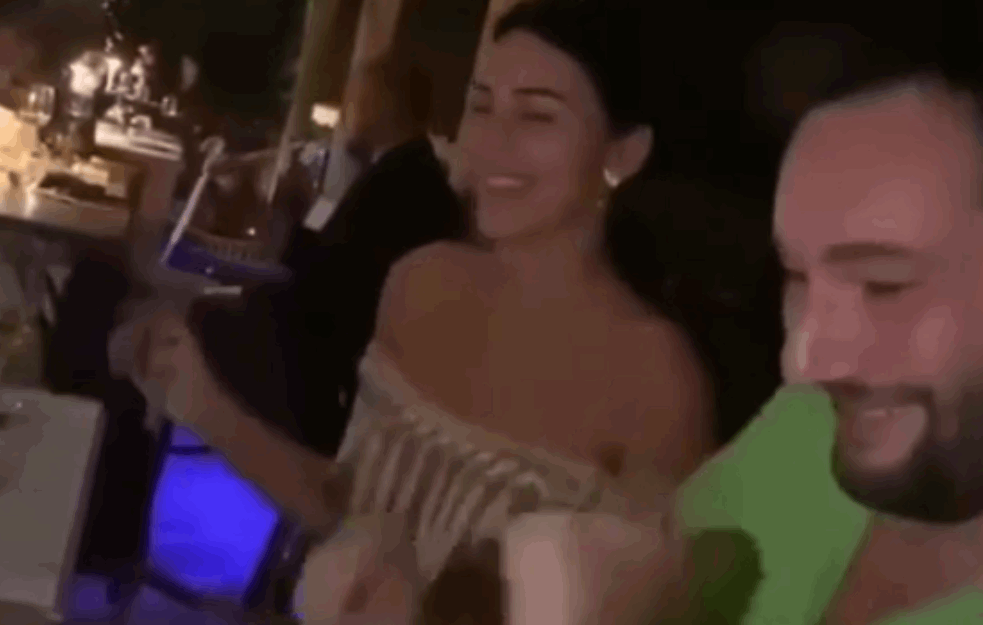 ANASTASIJINA TURNEJA PO BLISKOM ISTOKU SE NASTAVLJA: Cecina naslednica i Filip KRAJINOVIĆ u ludom provodu u DUBAIJU! (VIDEO)     

